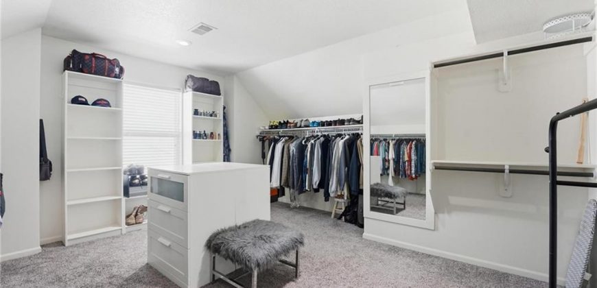 Homes for Sale in Parkville, MO 64152 | 5950  Thousand Oaks Drive