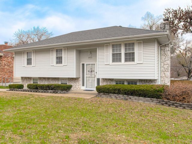 Homes for Sale in Kansas City, MO 64152 | 6908 NW Belvidere Parkway