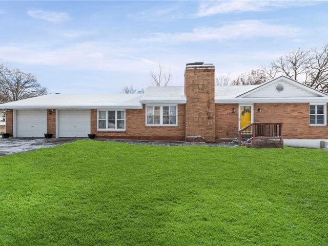 Homes for Sale in Kansas City, MO 64118 | 407 NE 61st Terrace