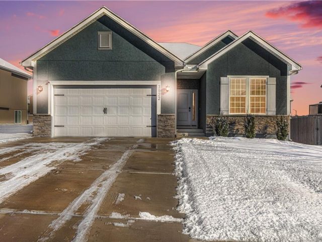 Homes for Sale in Kansas City, MO 64154 | 3922 NW 96th Street