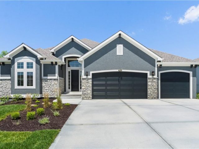 Homes for Sale in Kansas City, MO 64157 | 10332 N Potter Avenue