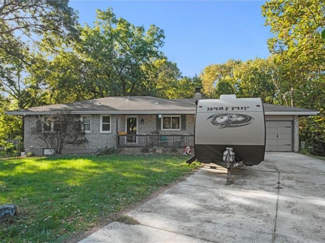 Homes for Sale in Kansas City, MO 64118 | 1200 NE 57th Terrace