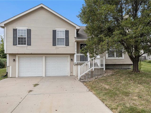 Homes for Sale in Kearney, MO 64060 | 1710  Clear Creek Drive