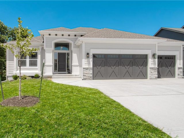 Homes for Sale in Kansas City, MO 64156 | 4818 NE 105th Street