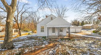 Homes for Sale in Kansas City, MO 64117 | 4013 NE Chaumiere Road