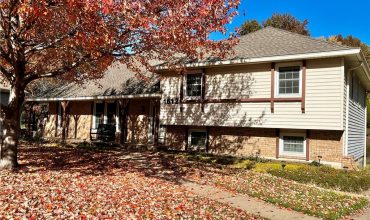 Homes for Sale in Gladstone, MO 64118 | 1612 NE Rosewood Drive