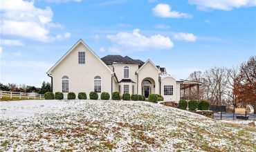 Homes for Sale in Parkville, MO 64152 | 11105 NW 77th Terrace