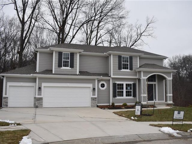 Homes for Sale in Kearney, MO 64060 | 1302  Melissa Court