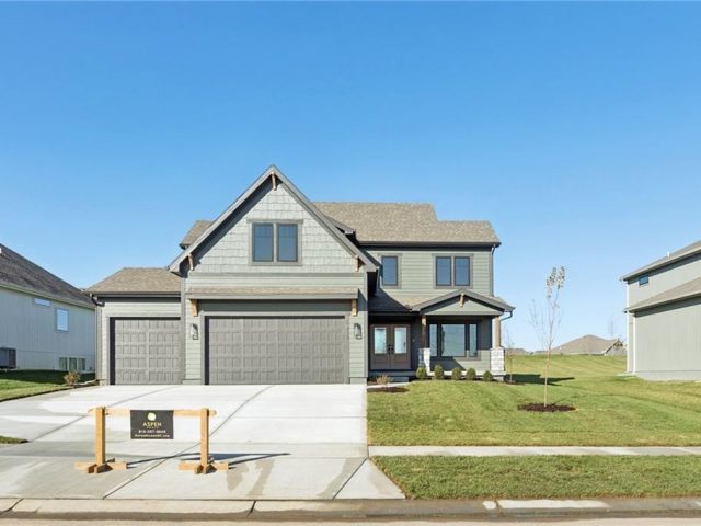 Homes for Sale in Liberty, MO 64068 | 1916  Longview Drive