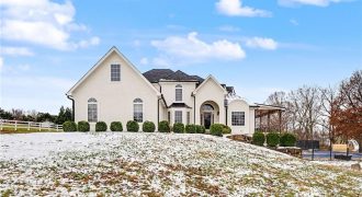 Homes for Sale in Parkville, MO 64152 | 11105 NW 77th Terrace