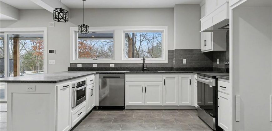 Homes for Sale in Parkville, MO 64152 | 11105 NW 77th Terrace