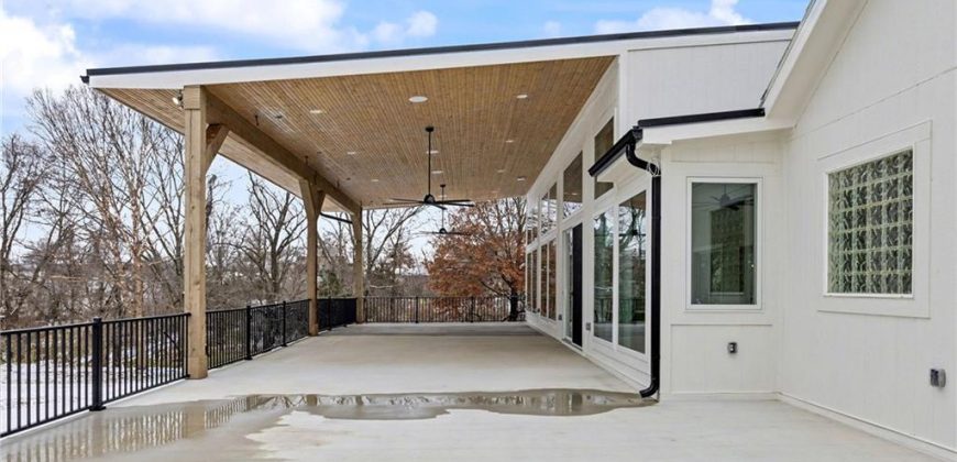 Homes for Sale in Parkville, MO 64152 | 11105 NW 77th Terrace