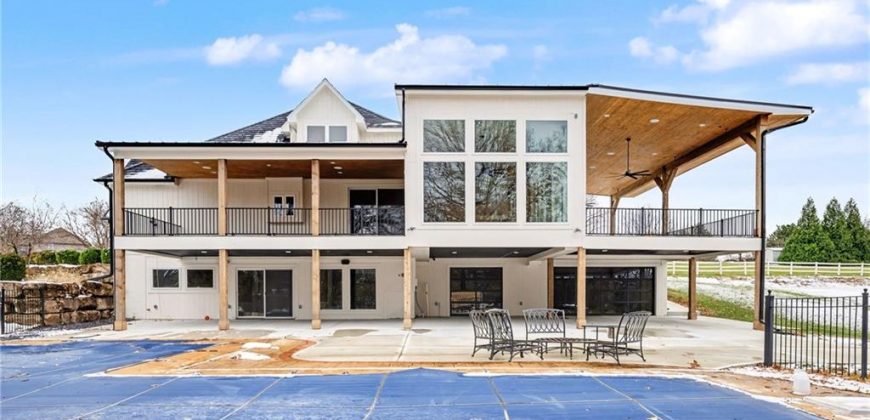 Homes for Sale in Parkville, MO 64152 | 11105 NW 77th Terrace