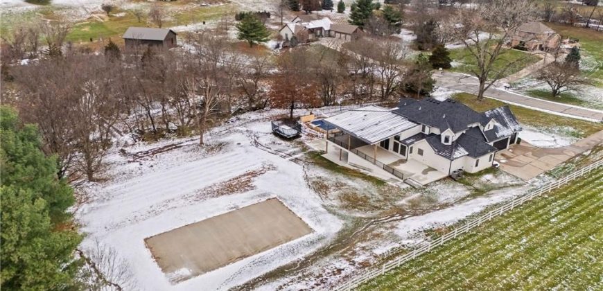 Homes for Sale in Parkville, MO 64152 | 11105 NW 77th Terrace