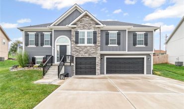 Homes for Sale in Liberty, MO 64068 | 1020  Poplar Lane