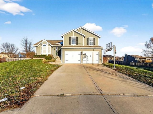 Homes for Sale in Kansas City, MO 64157 | 7916 NE 107th Terrace