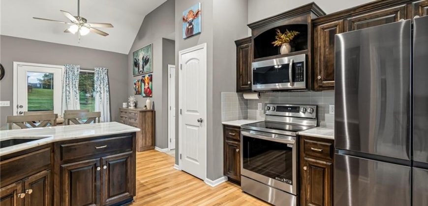 Homes for Sale in Liberty, MO 64068 | 1020  Poplar Lane