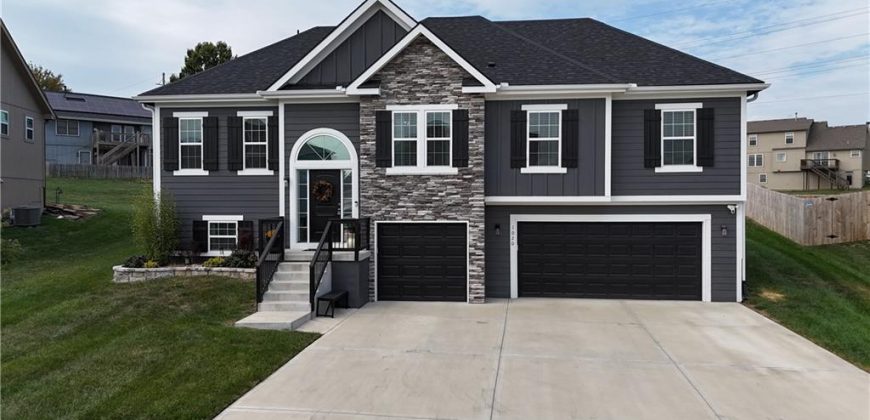 Homes for Sale in Liberty, MO 64068 | 1020  Poplar Lane