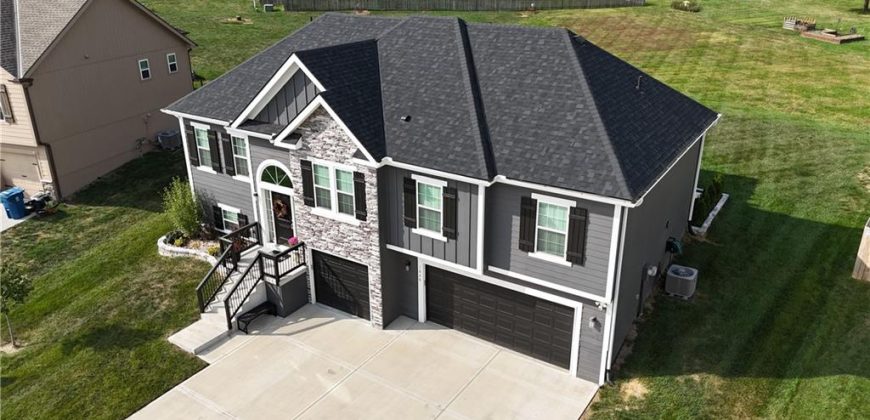 Homes for Sale in Liberty, MO 64068 | 1020  Poplar Lane