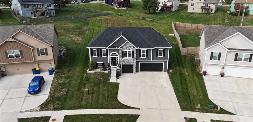 Homes for Sale in Liberty, MO 64068 | 1020  Poplar Lane