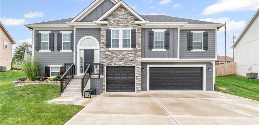 Homes for Sale in Liberty, MO 64068 | 1020  Poplar Lane