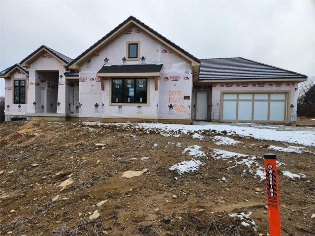 Homes for Sale in Parkville, MO 64152 | 5826  Lentz Drive