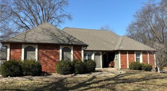 Homes for Sale in Kansas City, MO 64151 | 8148 NW Twin Oaks Drive