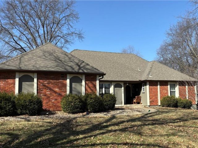 Homes for Sale in Kansas City, MO 64151 | 8148 NW Twin Oaks Drive