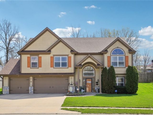 Homes for Sale in Smithville, MO 64089 | 205  DoubleTree Lane