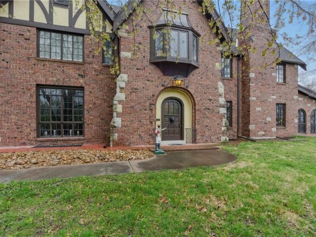 Homes for Sale in Excelsior Springs, MO 64024 | 8  Orchard Place