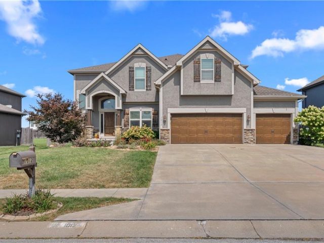 Homes for Sale in Kansas City, MO 64155 | 1012 NW 94th Street