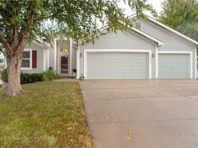 Homes for Sale in Liberty, MO 64068 | 1004  Hackberry Court