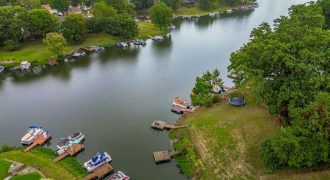 Homes for Sale in Lake Waukomis, MO 64151 | 715 NW South Shore Drive