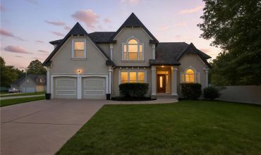 Homes for Sale in Parkville, MO 64152 | 5829  Manor Lane