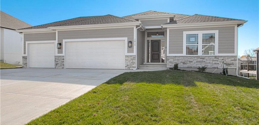 Homes for Sale in Liberty, MO 64068 | 1015  Poplar Lane