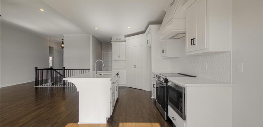 Homes for Sale in Liberty, MO 64068 | 1015  Poplar Lane