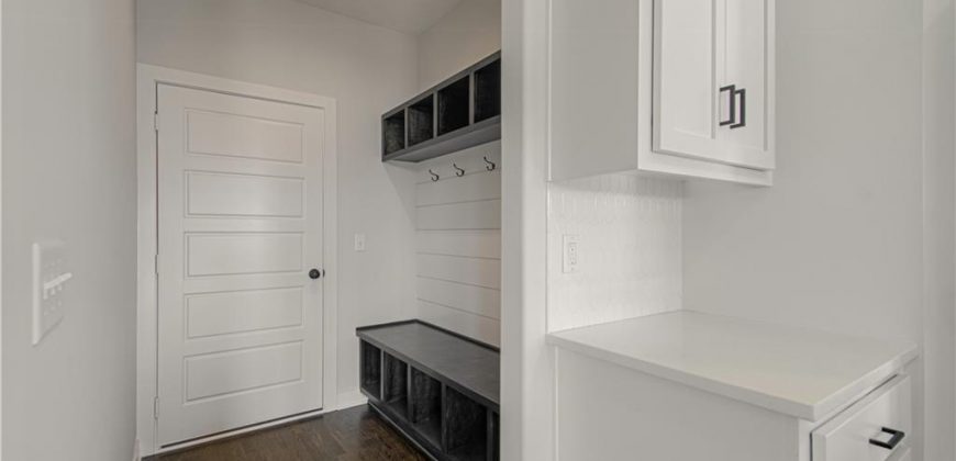 Homes for Sale in Liberty, MO 64068 | 1015  Poplar Lane