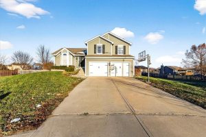 7916-NE-107th-Terrace-mls-2591169-image-1