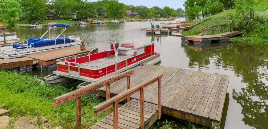 Homes for Sale in Lake Waukomis, MO 64151 | 715 NW South Shore Drive