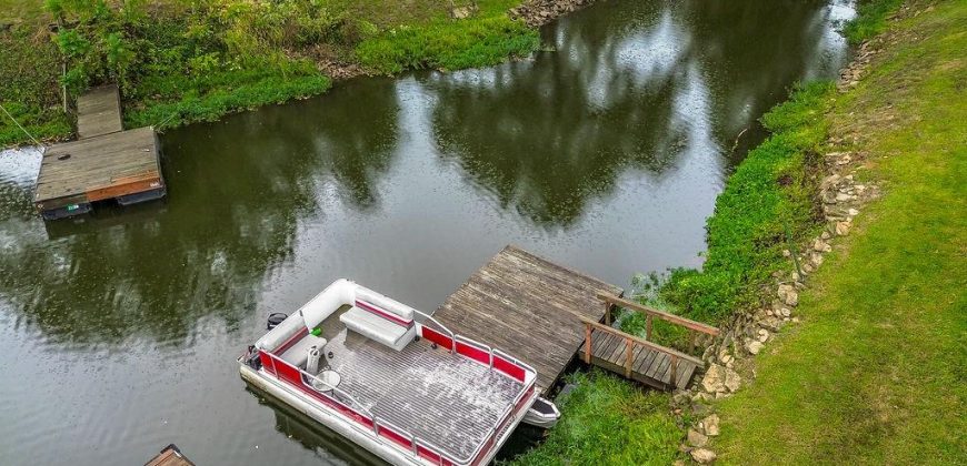 Homes for Sale in Lake Waukomis, MO 64151 | 715 NW South Shore Drive