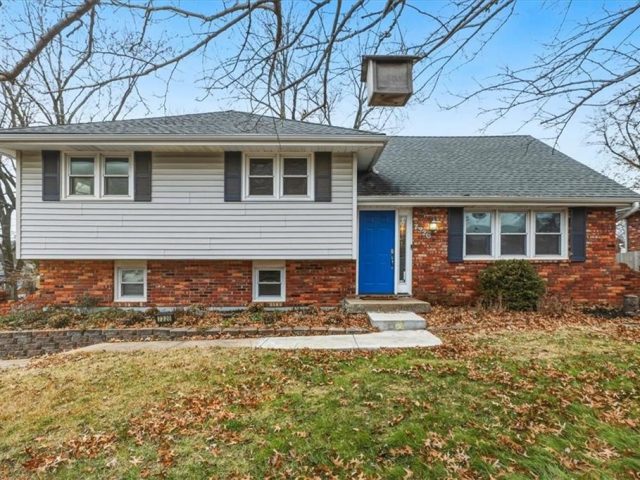 Homes for Sale in Gladstone, MO 64118 | 7320 N Euclid Avenue