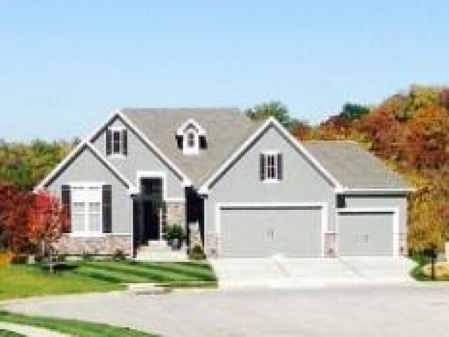 Homes for Sale in Parkville, MO 64152 | 6549 N Whitetail Way