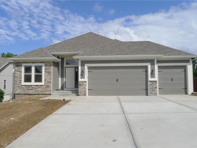 Homes for Sale in Kansas City, MO 64157 | 11440 N Auburndale Circle