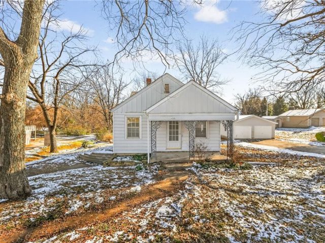 Homes for Sale in Kansas City, MO 64117 | 4013 NE Chaumiere Road