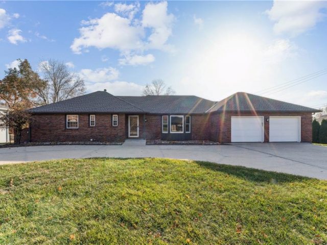 Homes for Sale in Platte City, MO 64079 | 29  Hillcrest Drive