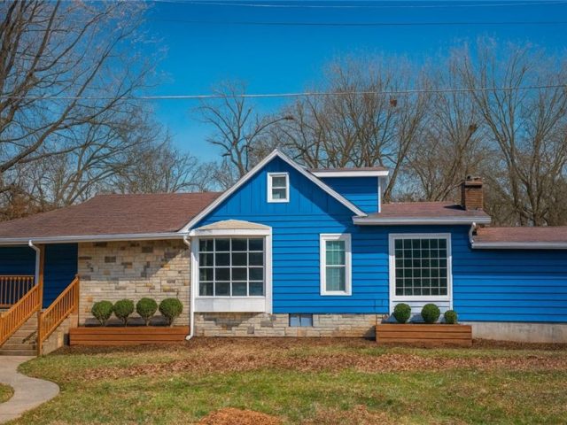 Homes for Sale in Liberty, MO 64068 | 320 N Fairview Avenue