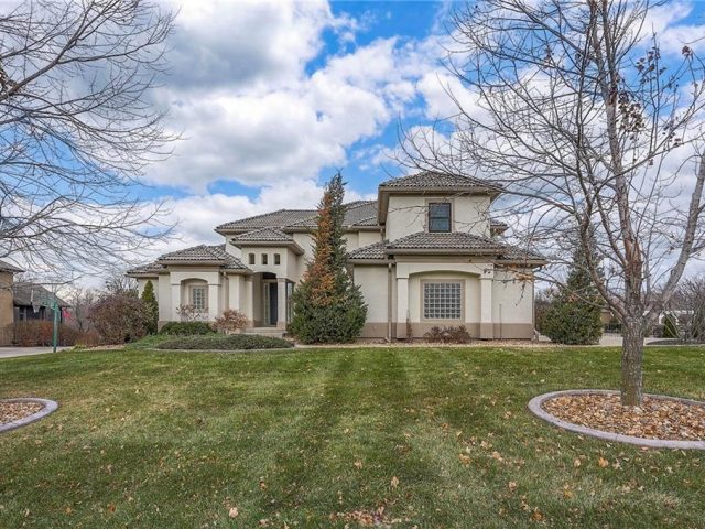 Homes for Sale in Kansas City, MO 64157 | 10502 N Willow Avenue