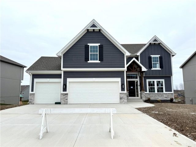 Homes for Sale in Kansas City, MO 64156 | 11803 N Bellaire Avenue