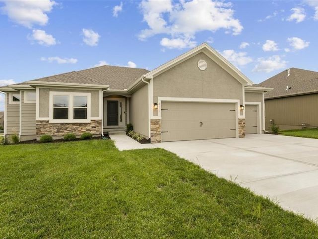 Homes for Sale in Kansas City, MO 64156 | 3712 NE 90th Terrace