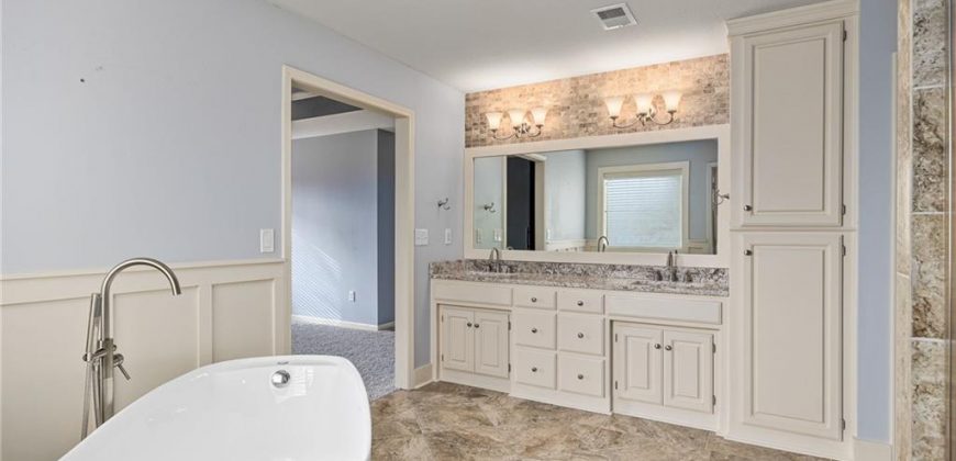 Homes for Sale in Kansas City, MO 64154 | 5619 NW 108TH Terrace